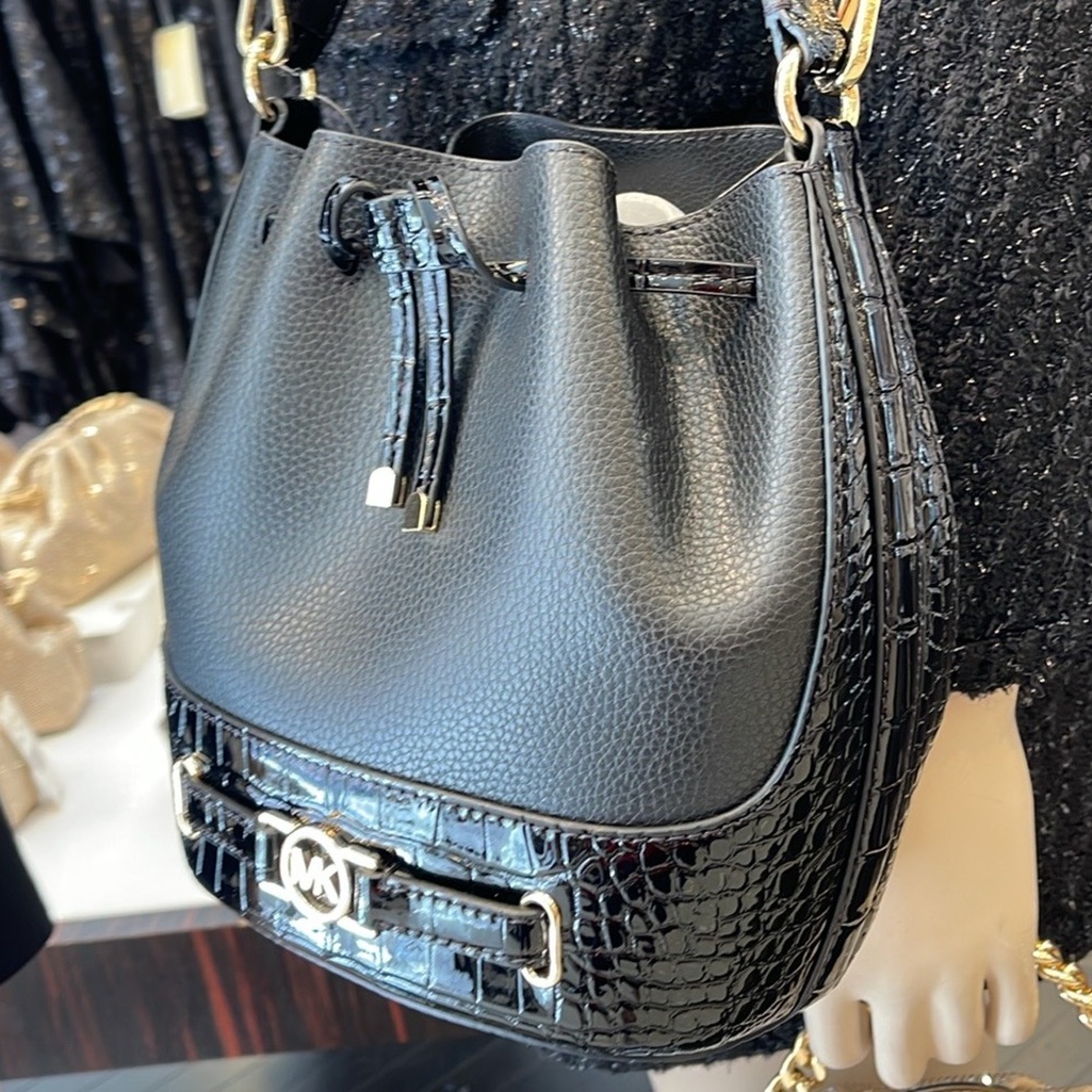 MICHAEL KORS 
Reed Medium Pebbled Leather Belted Bucket Messenger Satchel Crossb